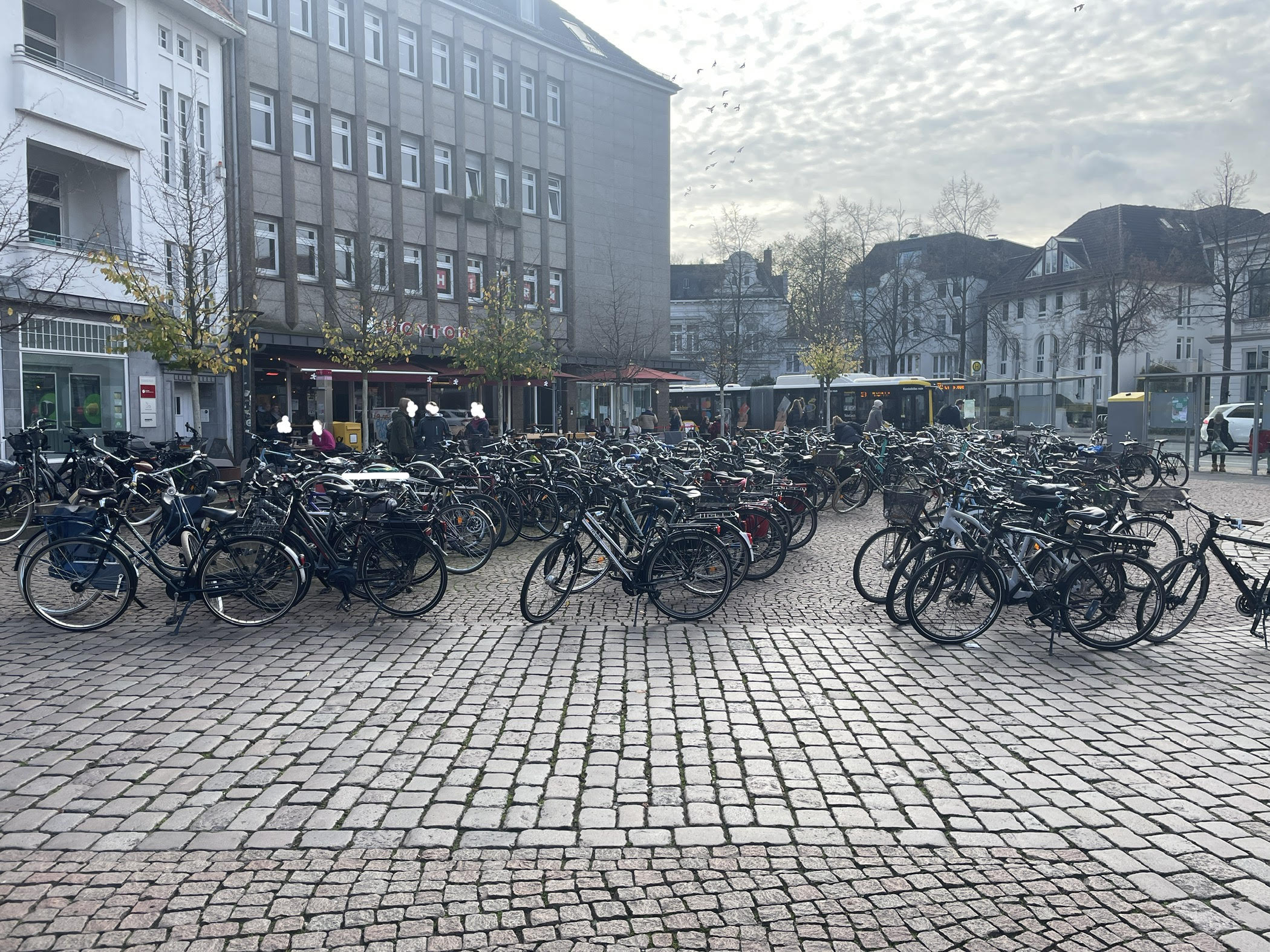 Fahrräder am Julius-Mosen-Platz